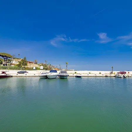 Cubo's Atico Cabopino Port & Parking Apartment Marbella