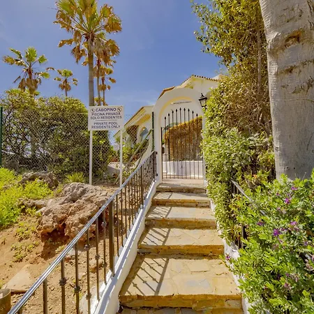 Cubo's Atico Cabopino Port & Parking Apartment Marbella