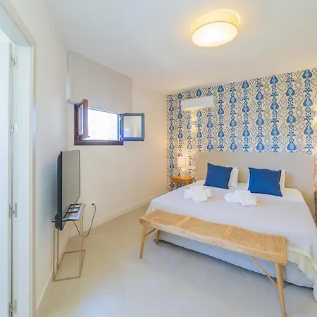 Cubo's Atico Cabopino Port & Parking Apartment