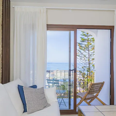 Cubo's Atico Cabopino Port & Parking Apartment
